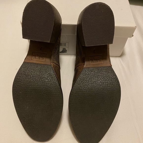 Beautiful Rustic SEY Booties - Picture 6 of 9